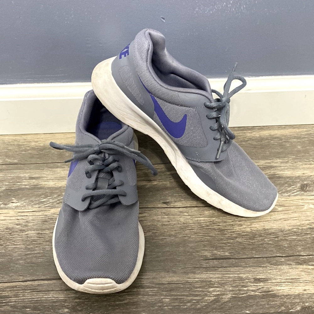 Women’s Nike Running Shoes Size 9
